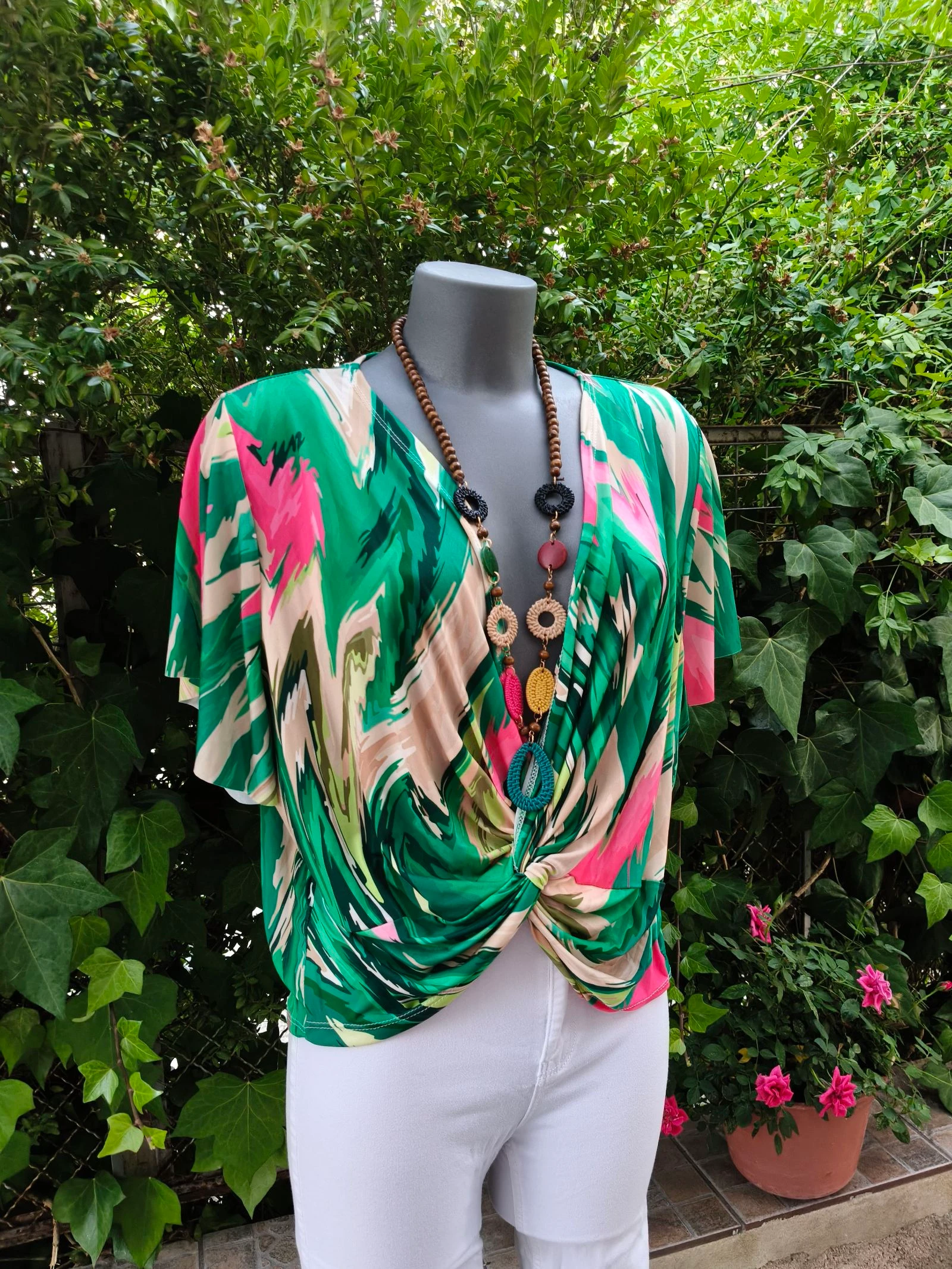 Gefluide bedrukte blouse met knoop aan de voorkant – photo 2